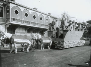 Photograph of the 1910 Floral Parade